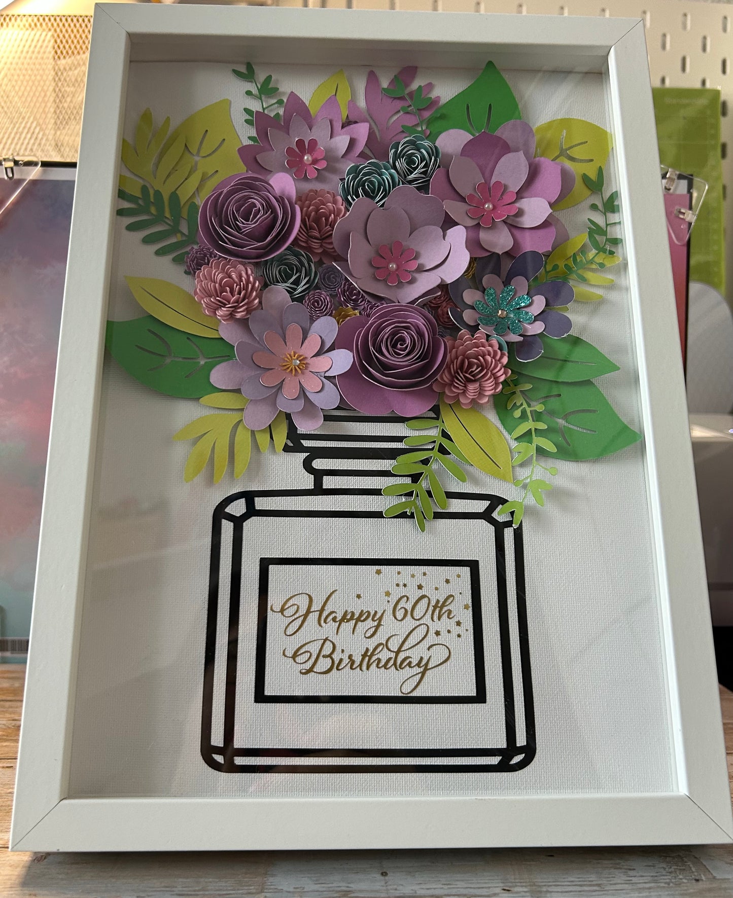 Shadow Box Compleanno con Fiori di Carta Fatti a Mano