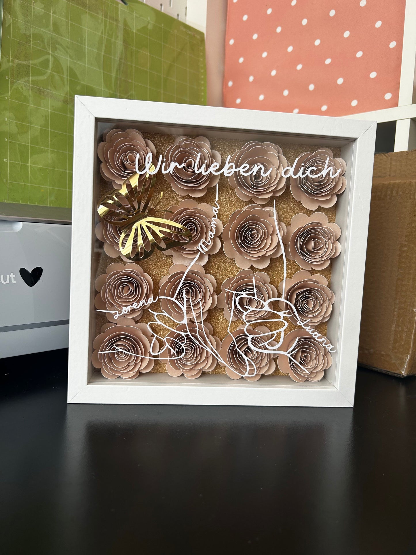 Shadowbox Personalizzata con Fiori di Carta - Festa della Mamma e Famiglia